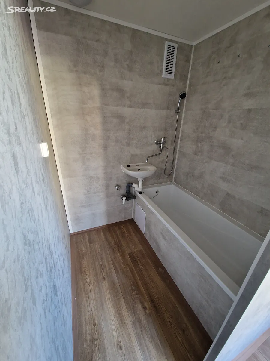 Pronájem bytu 2+1 66 m² – pohled 4