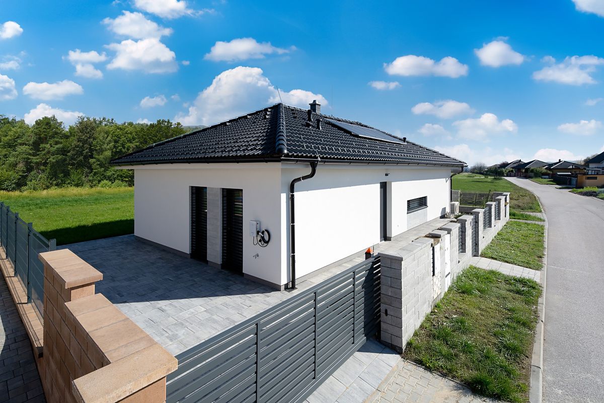 Prodej rodinného domu 102 m², pozemek 621 m² – fotografie 2
