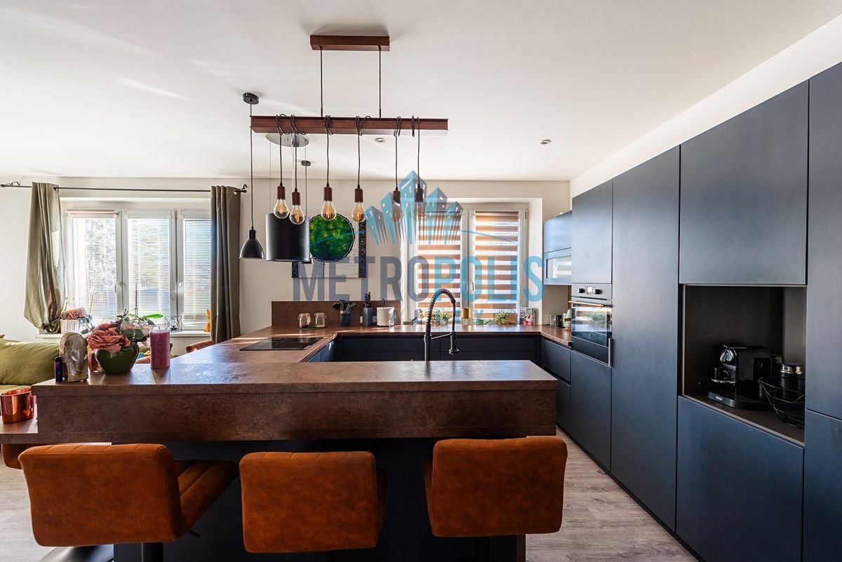 Prodej vícegeneračního domu 350 m², pozemek 1208 m² – fotografie 5