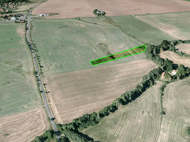 Prodej pole 3329 m², Krupá – náhled fotky 1