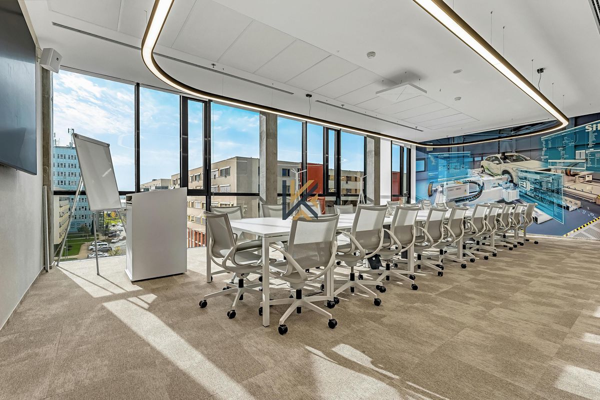 Pronájem kanceláře 1085 m² – fotografie 2
