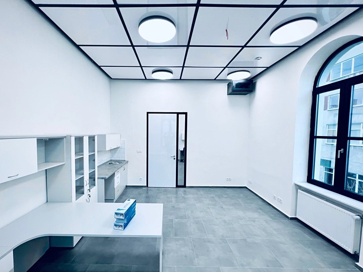 Комерційне приміщення в оренду, 70 м² (1 з 8)