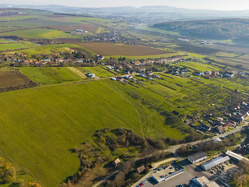 Prodej stavebního pozemku 2487 m², Hradčovice – náhled fotky 2