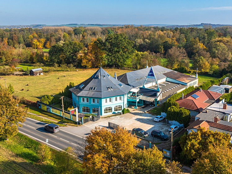 Комерційне приміщення на продаж, 3 300 м² (1 з 48)