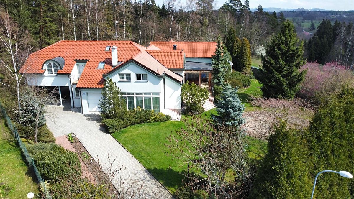 Prodej rodinného domu 610 m², pozemek 2629 m²