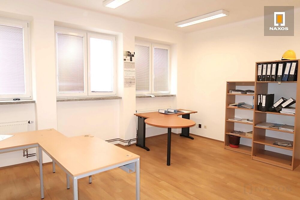 Pronájem kanceláře 300 m²