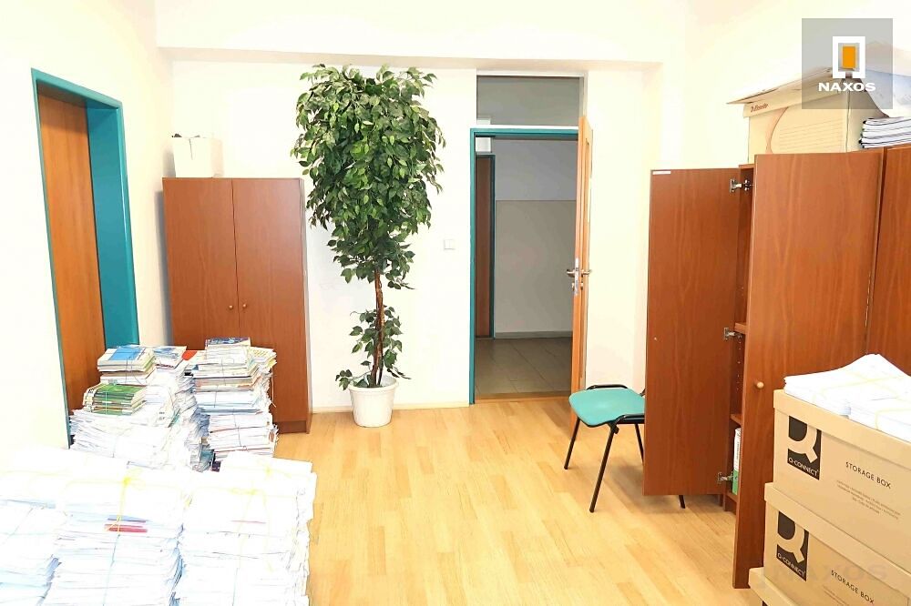 Pronájem kanceláře 300 m² – fotografie 2