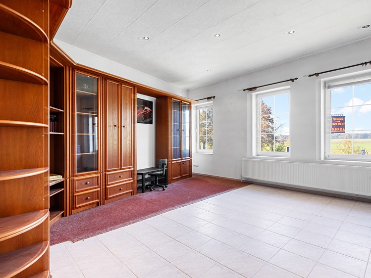Комерційне приміщення на продаж, 3 300 м² (29 з 48)