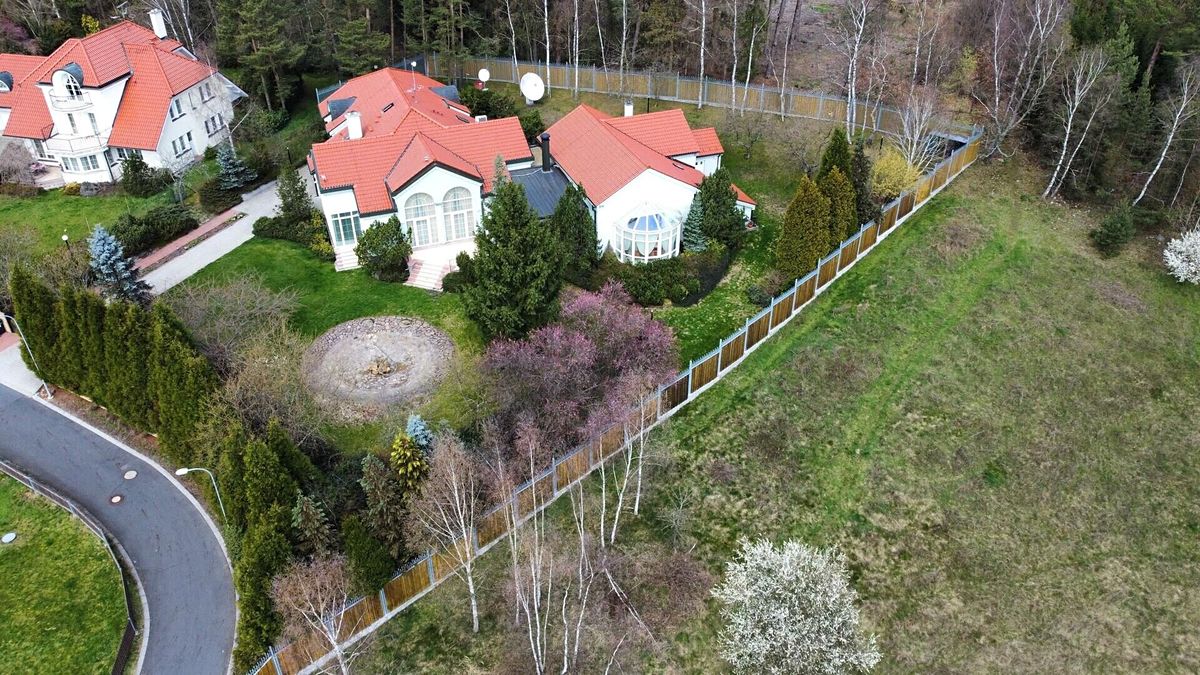 Prodej rodinného domu 610 m², pozemek 2629 m² – fotografie 3
