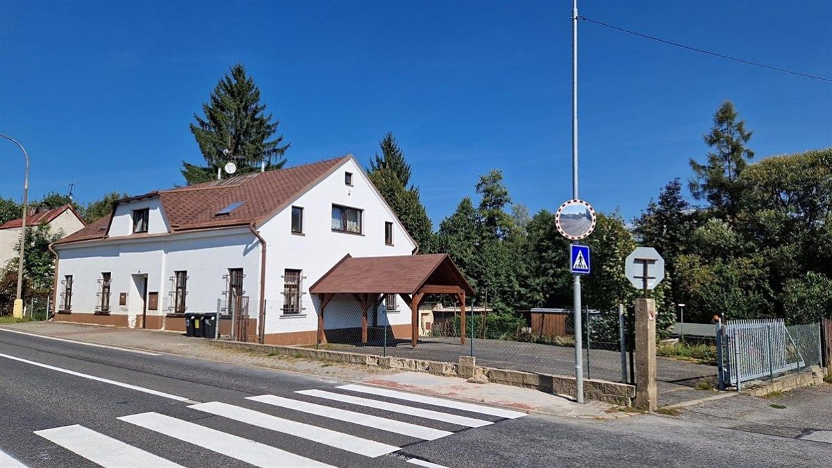 Prodej rodinného domu 324 m², pozemek 580 m² – fotografie 2