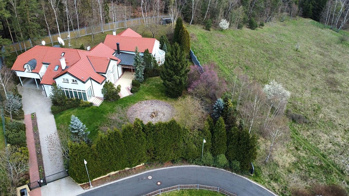 Prodej rodinného domu 610 m², pozemek 2629 m² – fotografie 2