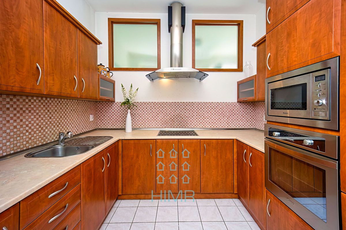 Prodej rodinného domu 339 m², pozemek 131 m² – fotografie 3