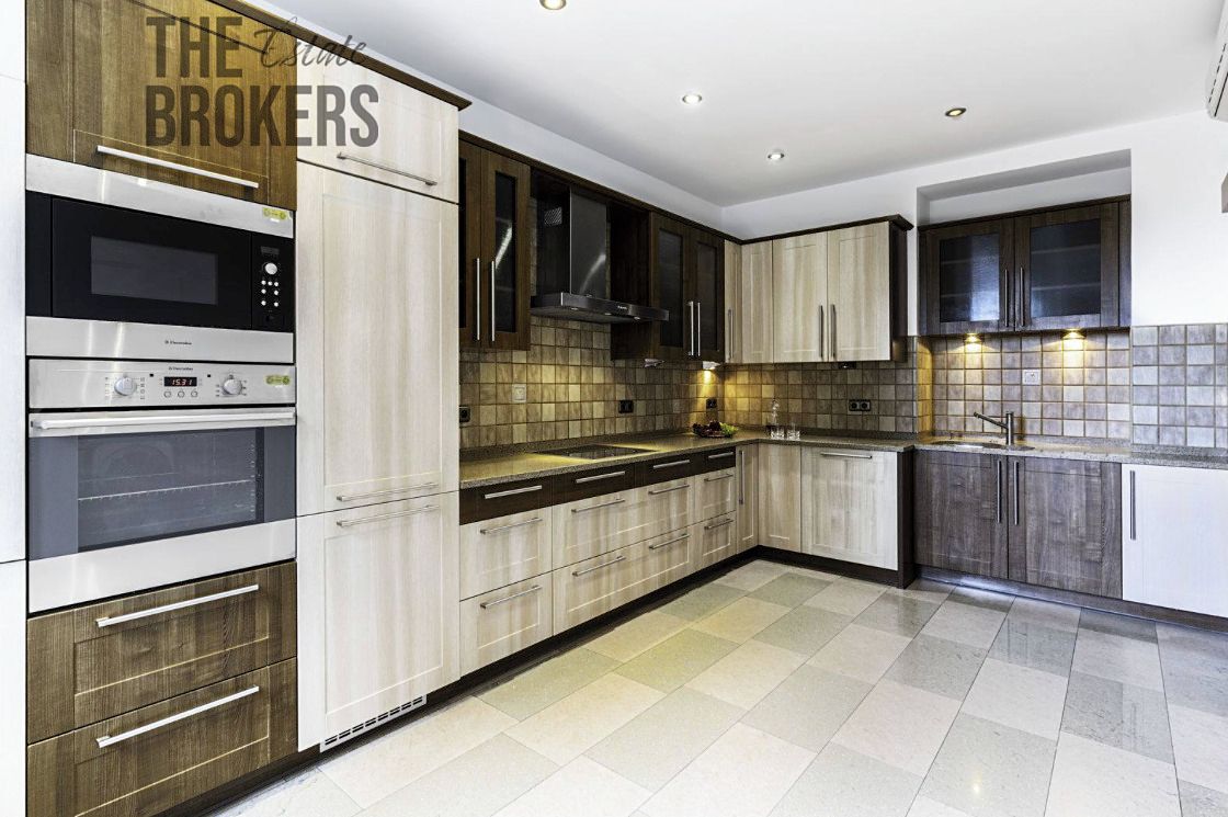 Prodej vily 462 m², pozemek 610 m² – fotografie 2