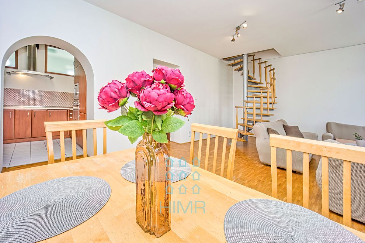 Prodej rodinného domu 339 m², pozemek 131 m² – fotografie 2