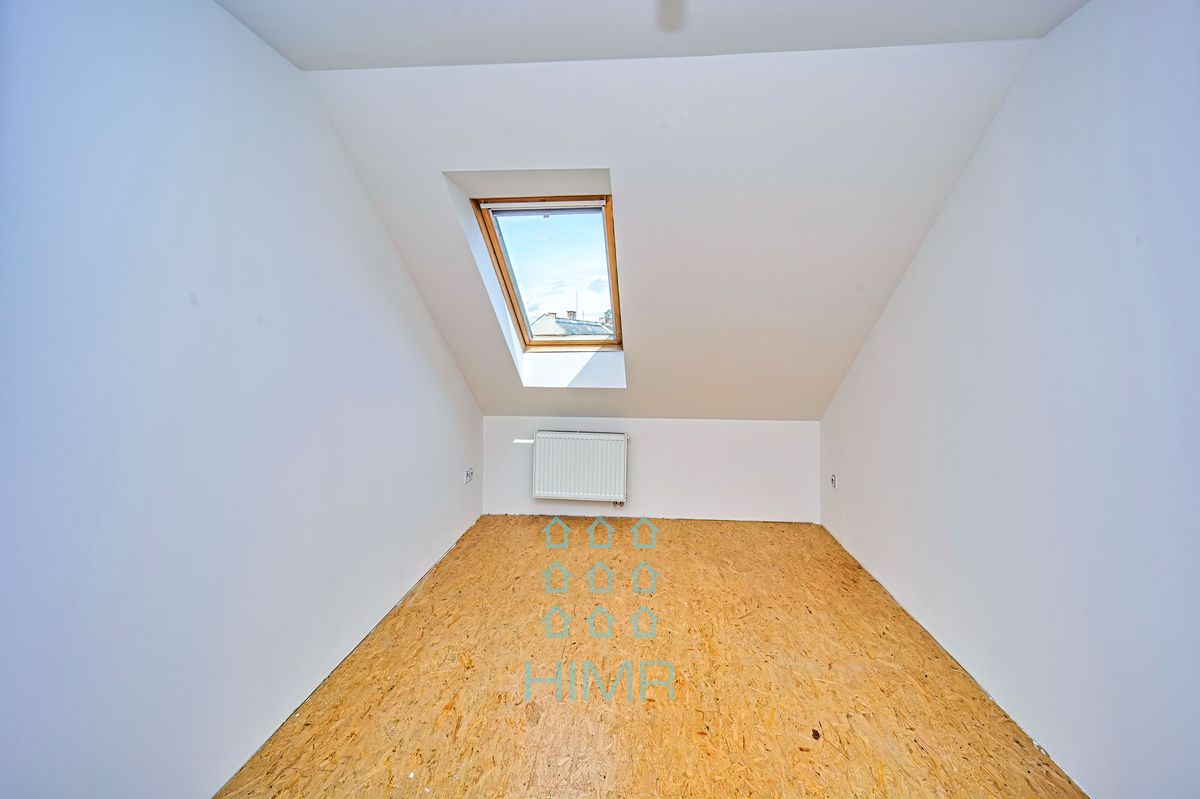 Prodej rodinného domu 339 m², pozemek 131 m² – fotografie 4