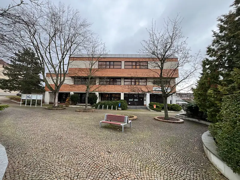 Pronájem obchodního prostoru 500 m², Dobrovice – náhled fotky 1