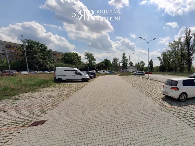Pronájem specifického typu nemovitosti 24 m², Milovice – náhled fotky 1