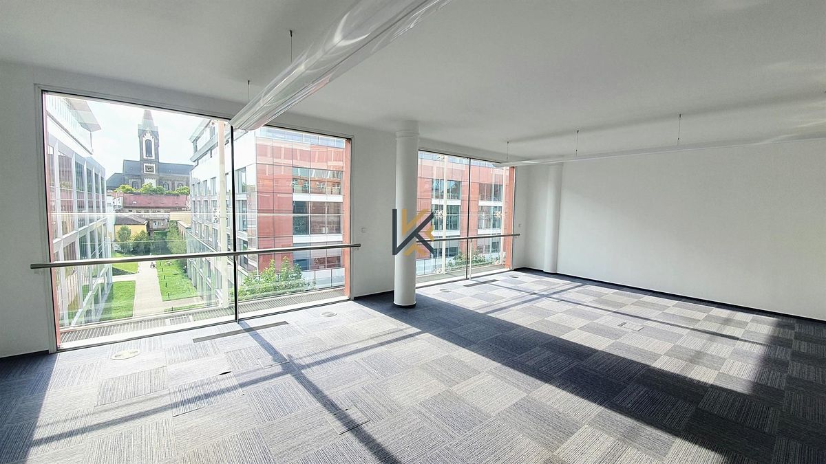 Pronájem kanceláře 821 m² – fotografie 2