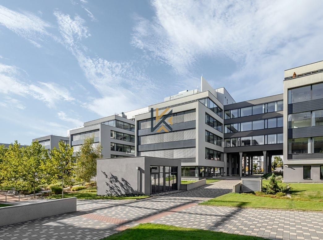 Pronájem kanceláře 5270 m²