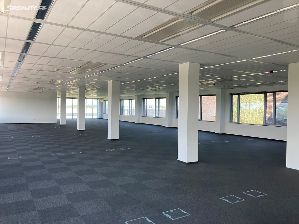 Pronájem kanceláře 1300 m² - Widok 2