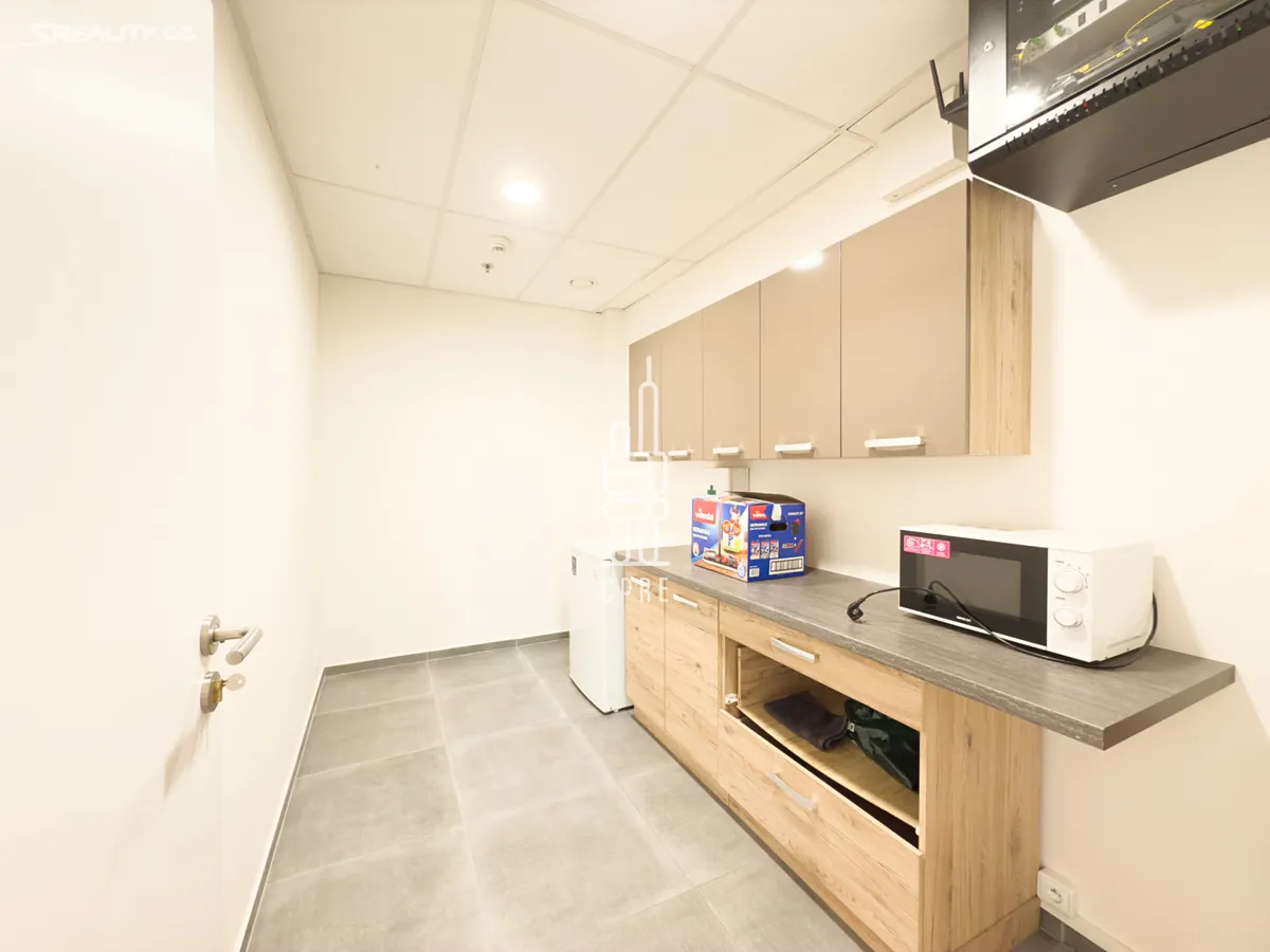 Pronájem obchodního prostoru 216 m² - Fler
