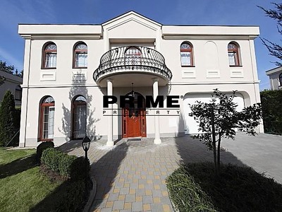 Pronájem  rodinného domu 270 m², pozemek 543 m²