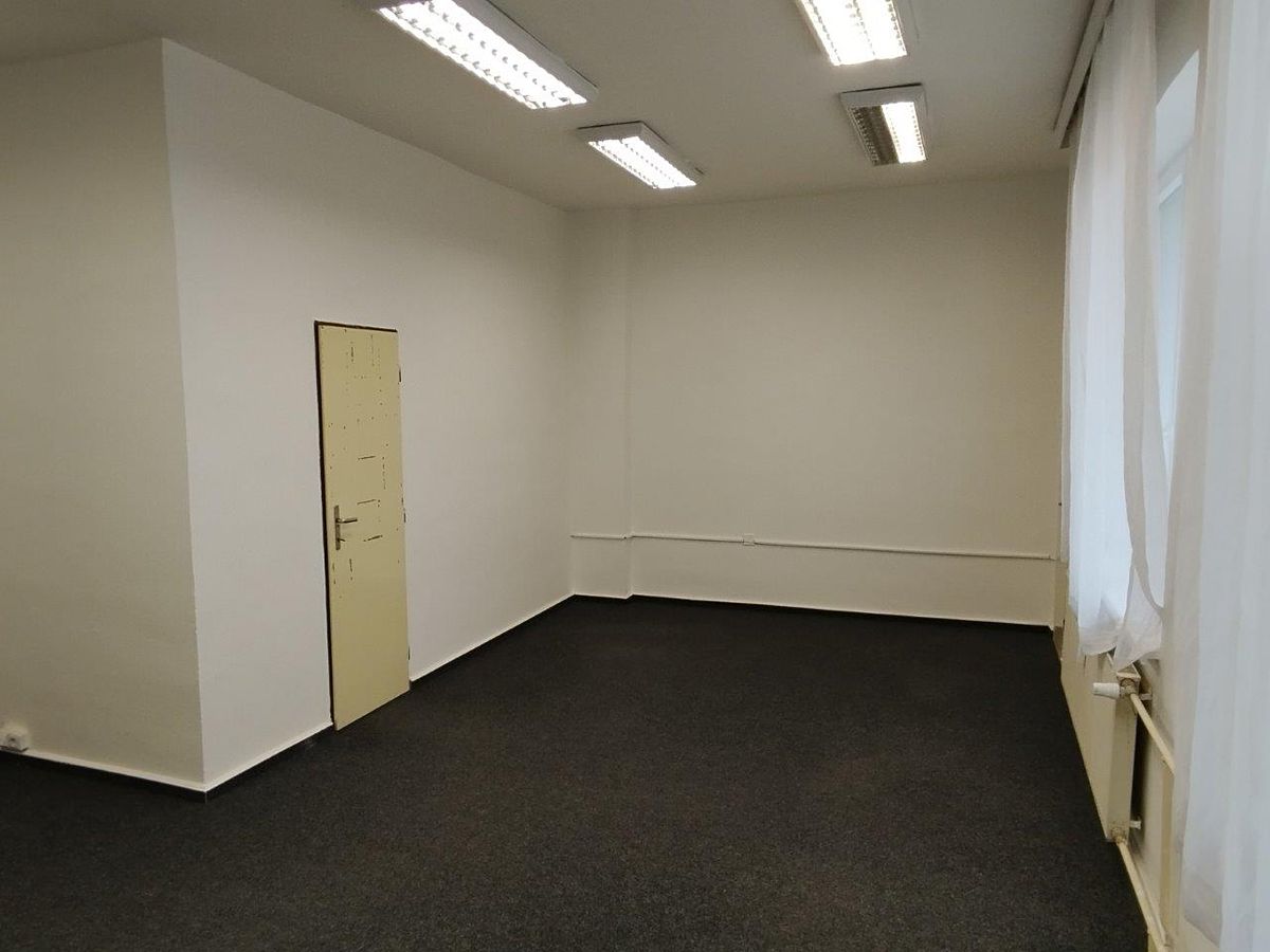 Pronájem kanceláře 35 m² – fotografie 3