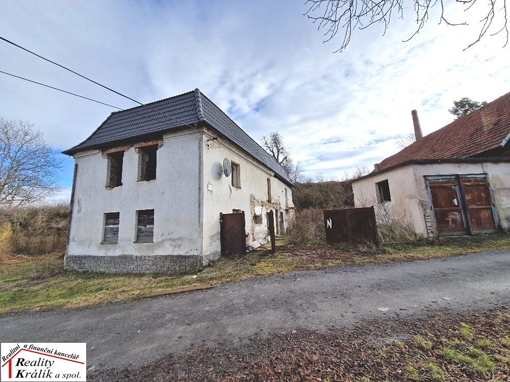 Prodej rodinného domu 240 m², pozemek 529 m² – fotografie 2