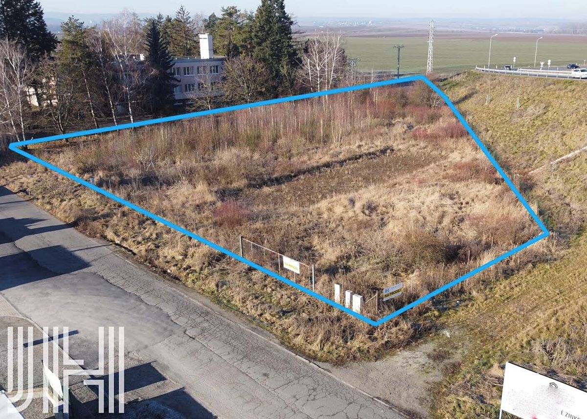 Prodej komerčního pozemku 2851 m²
