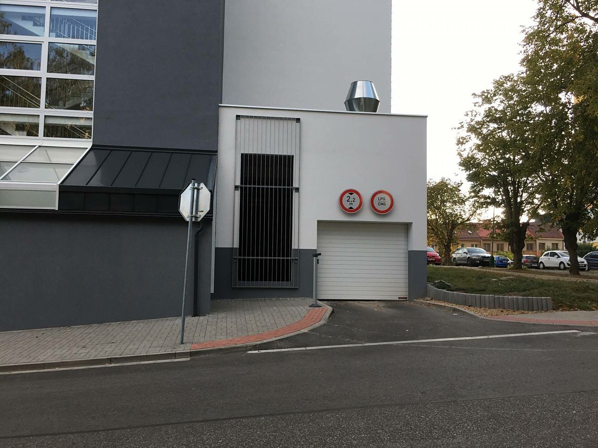 Pronájem garáže 14 m²