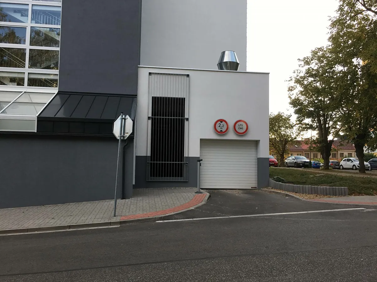 Pronájem garáže 14 m²