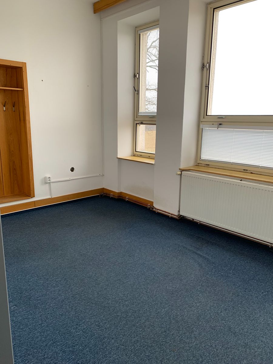 Pronájem kanceláře 200 m² – fotografie 3