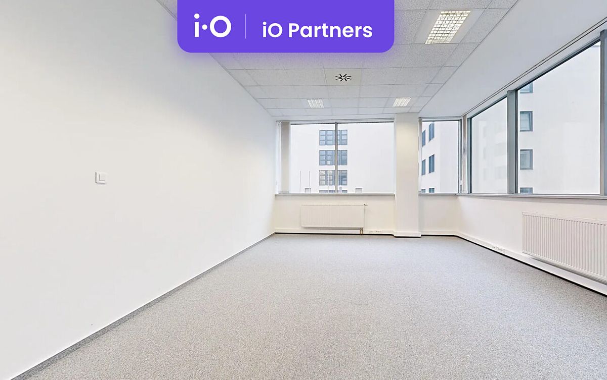Pronájem kanceláře 3500 m² – fotografie 3