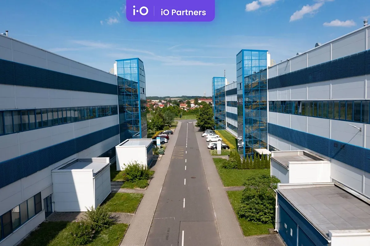 Pronájem skladového prostoru 2293 m²
