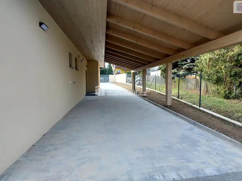 Prodej rodinného domu 250 m², pozemek 1328 m², Tečovice – náhled fotky 2