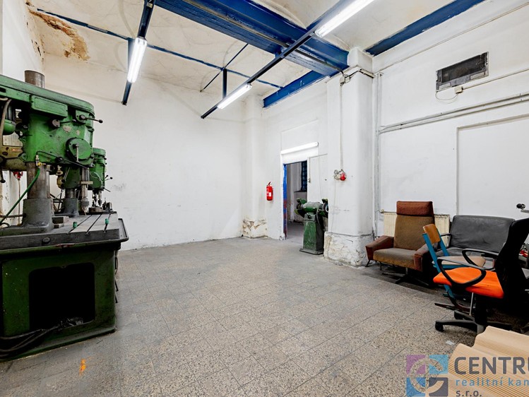 Prodej komerčního prostoru, 492 m² (3 z 23)