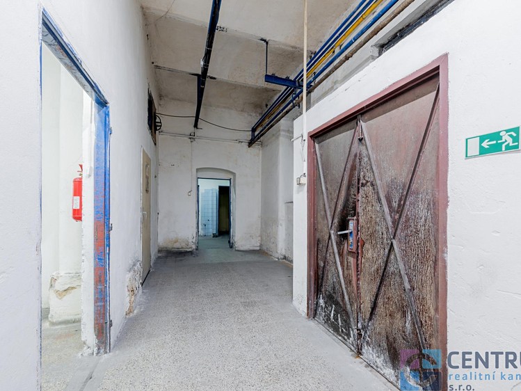 Prodej komerčního prostoru, 492 m² (19 z 23)