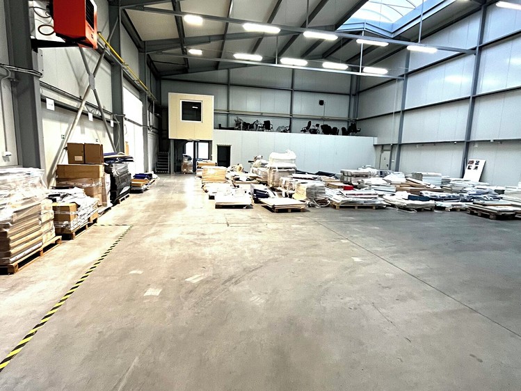Комерційне приміщення в оренду, 5 000 м² (1 з 7)