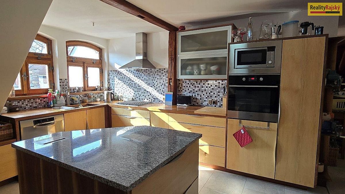 Prodej rodinného domu 560 m², pozemek 1280 m² – fotografie 4