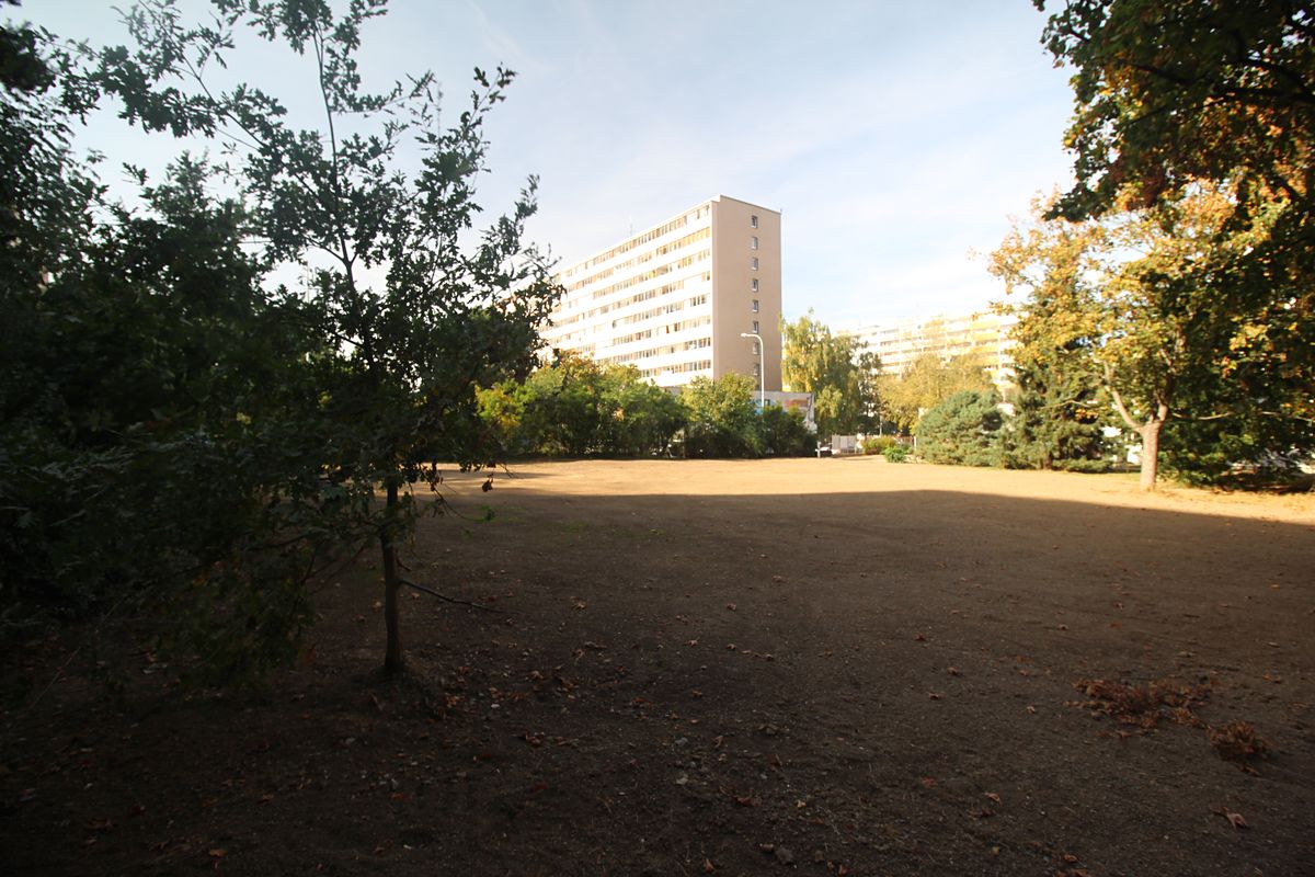 Prodej komerčního pozemku 2300 m² – fotografie 3