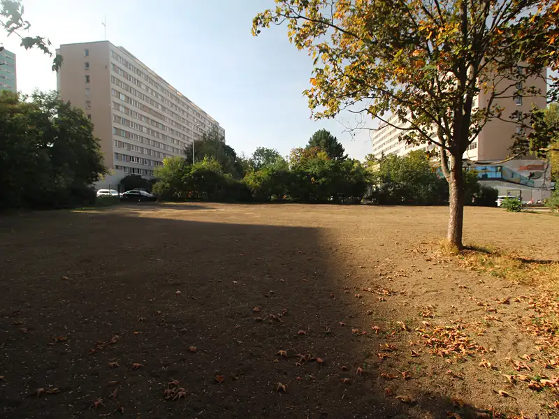 Prodej komerčního pozemku 2300 m², Praha – náhled fotky 1