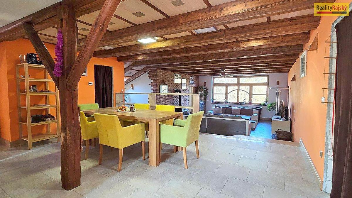 Prodej rodinného domu 560 m², pozemek 1280 m² – fotografie 3