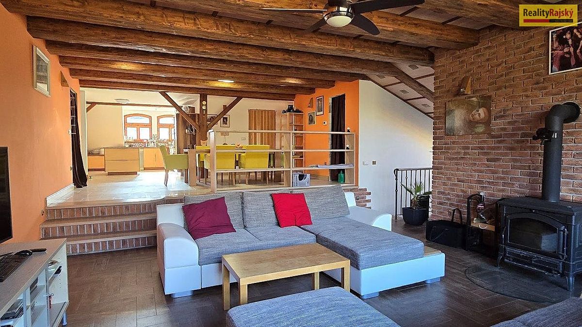 Prodej rodinného domu 560 m², pozemek 1280 m² – fotografie 5