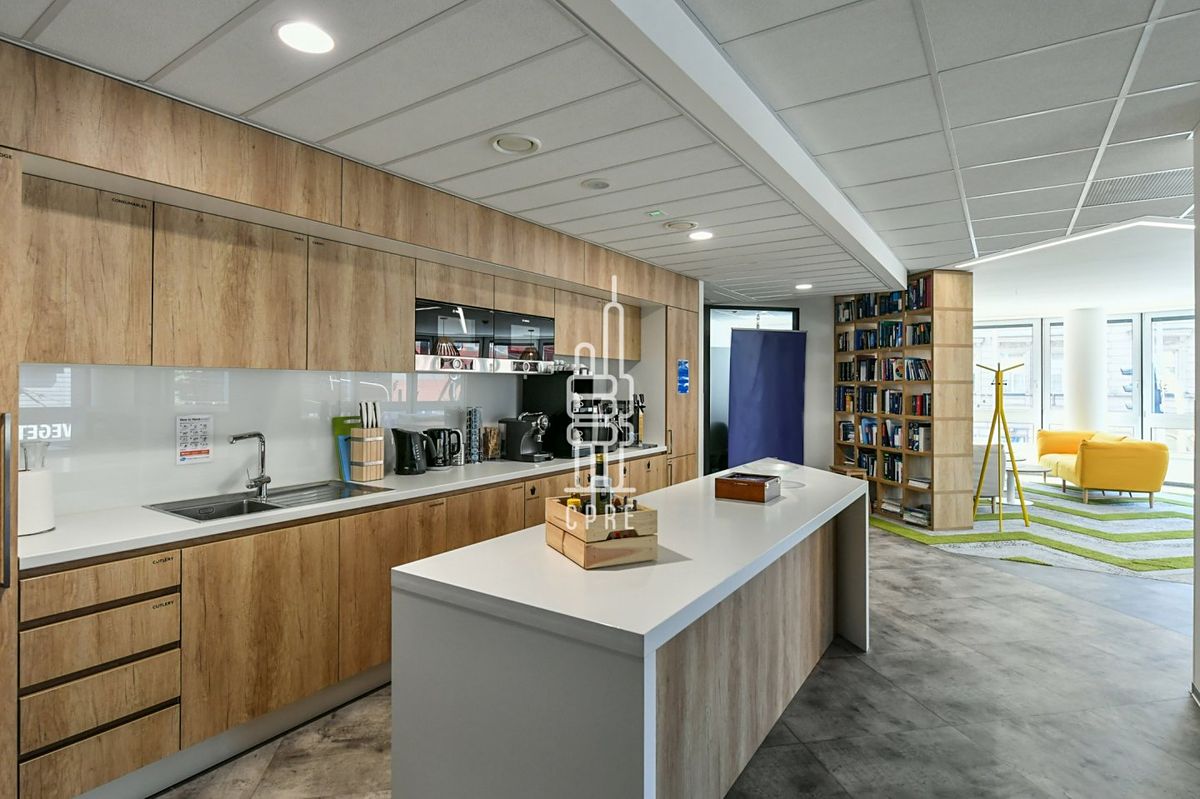 Pronájem kanceláře 379 m² – fotografie 5