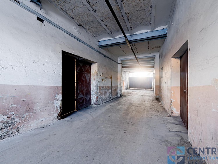 Prodej komerčního prostoru, 492 m² (2 z 23)