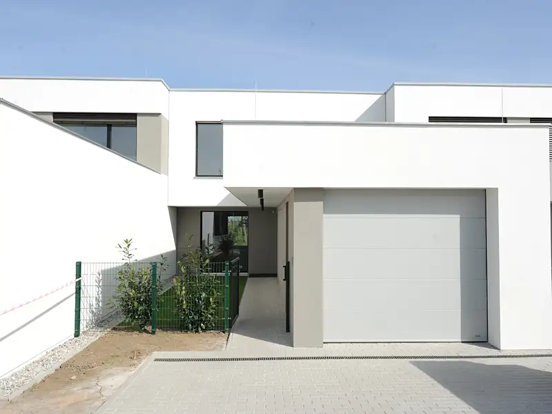 Pronájem rodinného domu 180 m², pozemek 364 m², Praha – náhled fotky 2