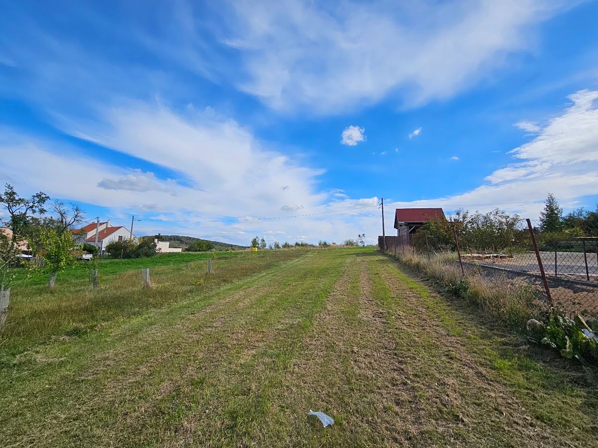 Prodej stavebního pozemku 639 m² – fotografie 2