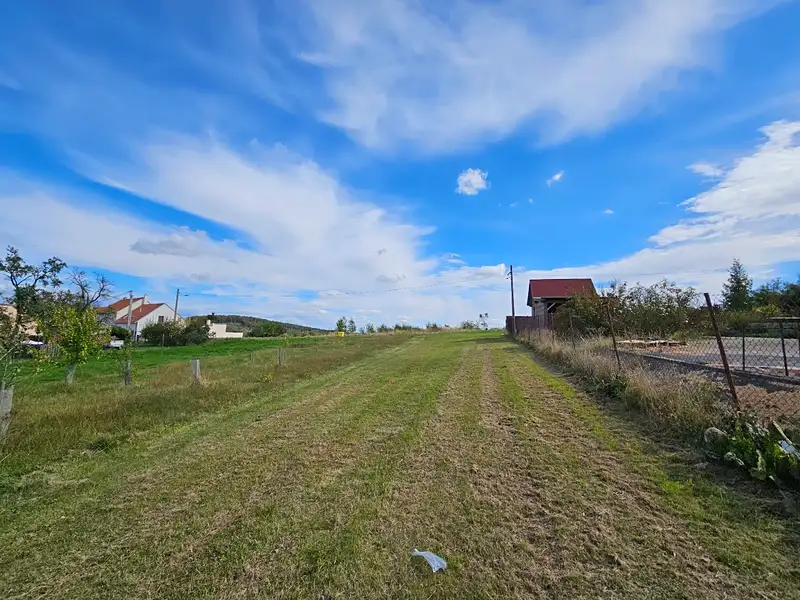 Prodej stavebního pozemku 639 m², Omice – náhled fotky 2