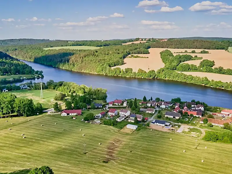 Prodej stavebního pozemku 1000 m², Hluboká nad Vltavou – náhled fotky 1