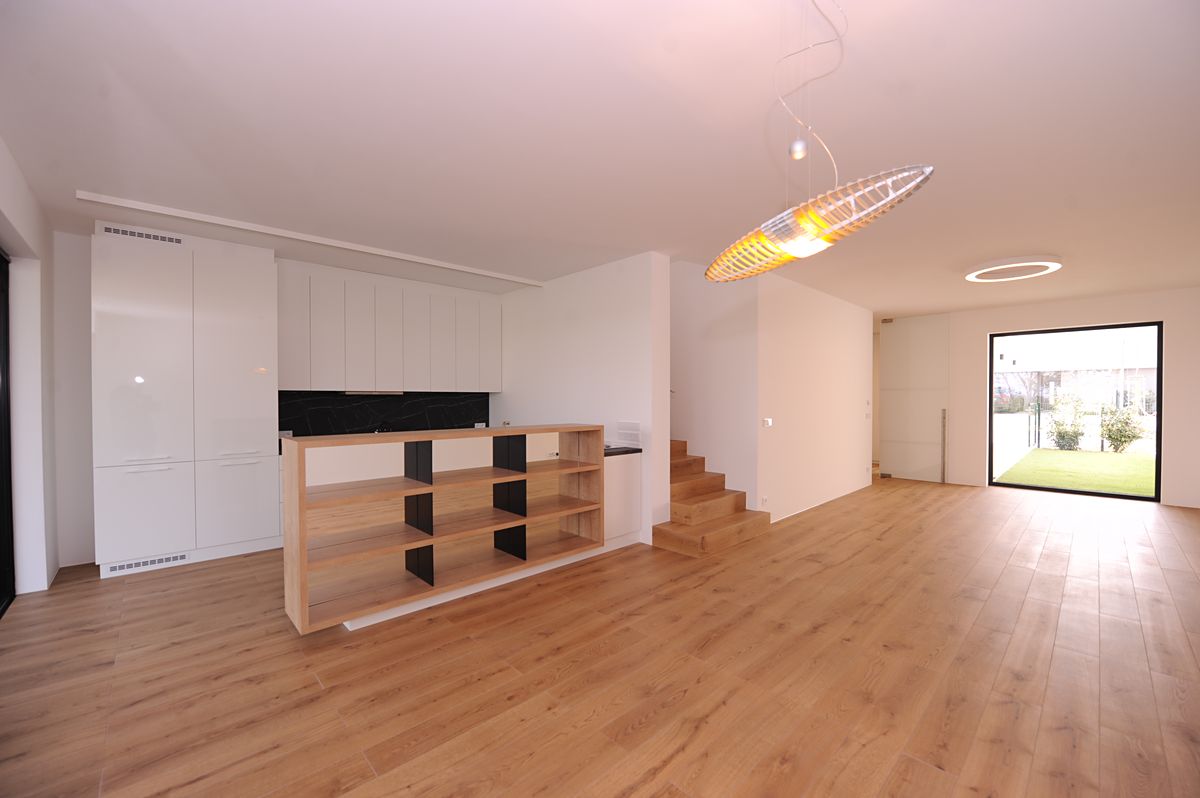 Pronájem rodinného domu 180 m², pozemek 364 m² – fotografie 4